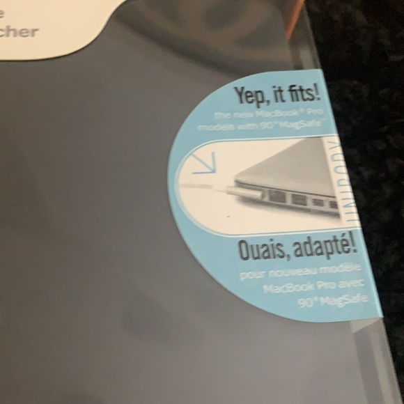 Speck Black Matte Macbook Pro 13” Hard Shell Case - Picture 4 of 6